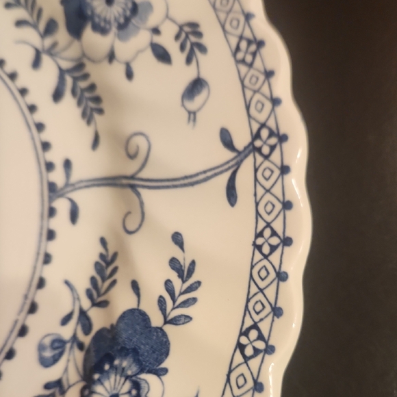 Johnson Brothers White and Blue Floral Dinner Plate, Indies Pattern 9.75 " - Picture 3 of 5